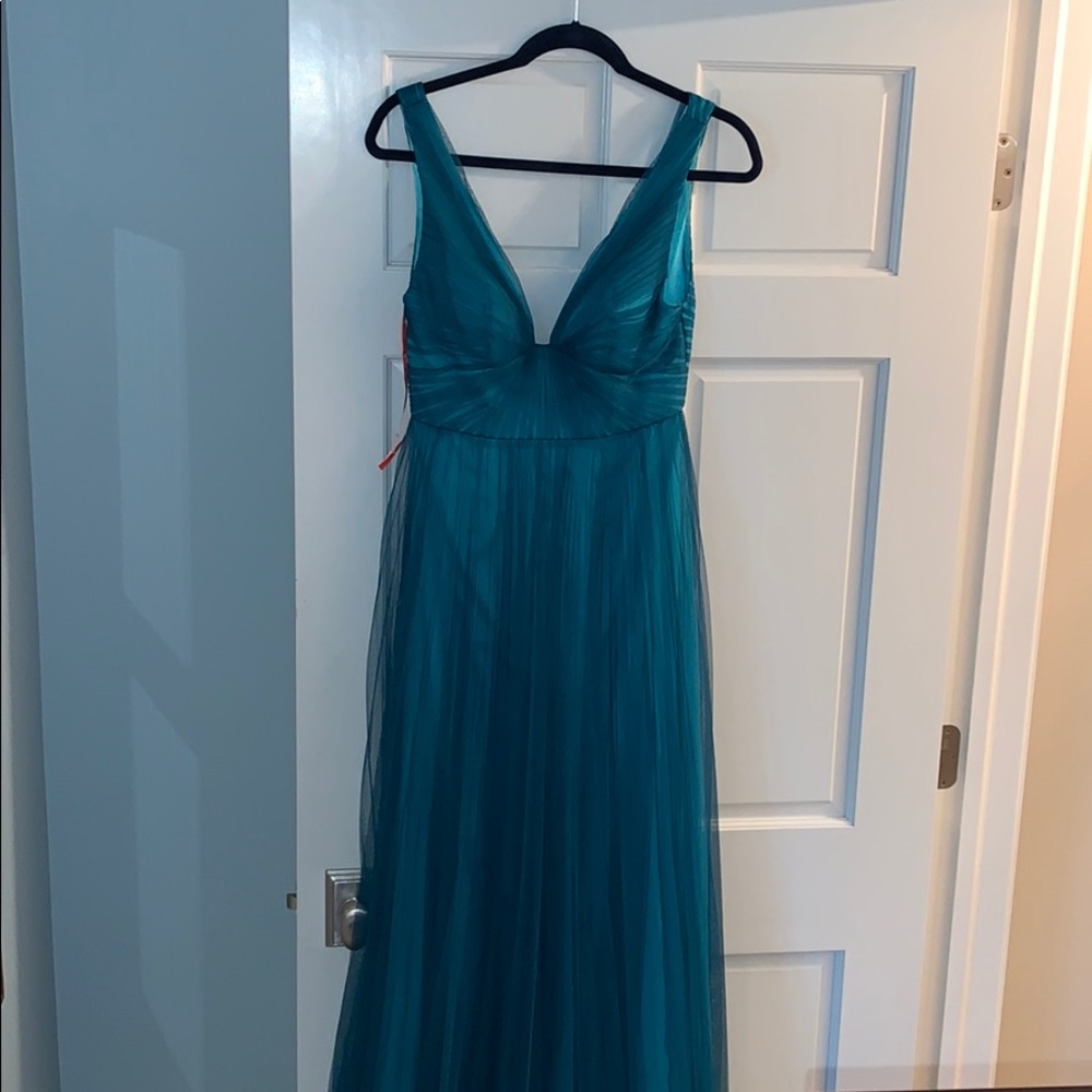 Monique Lhuillier Double V Tulle